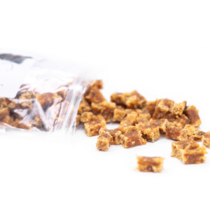 Naturlige godbidder fra Snack'it med Perlehøne. Formet som terninger