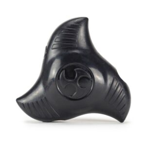 Squeak'n treat ninja star til hunde. Aktivitetslegetøj og bidelegetøj til hunde. Slidstærkt legetøj til hunde.