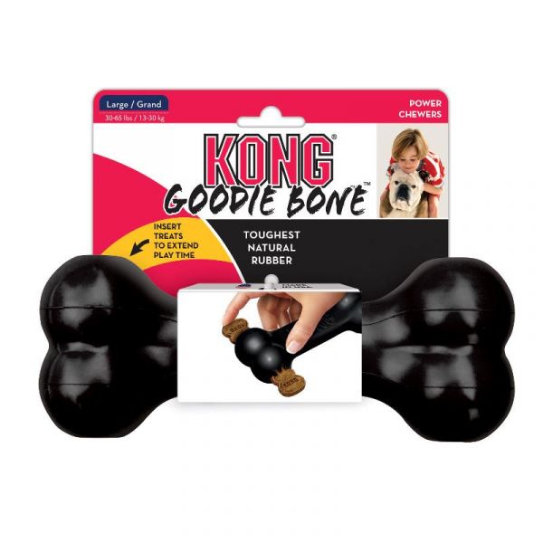 KONG Extreme Goodie Bone er et særlig robust hundelegetøj , som din hund kan tygge på lige så meget den har lyst til. Kødbenet består af robust naturgummi, kan fyldes med godbidder og er perfekt egnet til apportlege. Hvis din hund altid har bidt ethvert stykke legetøj itu, skal du prøve KONG Extreme Goodie Bone. Legetøjet er formet som et kødben og er lavet i særligt robust naturgummi og tåler omfattende leg og tygning uden problemer. Kødbenet har flere åbninger, hvor du kan gemme godbidder. Nu er KONG Extreme Goodie Bone endnu mere spændende for din hund. Legetøjet er præget af høj kvalitet og har en lang levetid, hvilket gør den ideel til hunde med stærke tænder og stort tyggebehov. Tyggelegetøjet holder din hund optaget i lang tid, men er også meget egnet til apportlege.